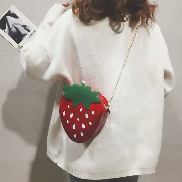 Strawberry Crossbody Bag 🍓 - Picture 2 of 5